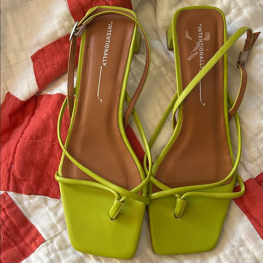 Intentionally blank strappy lime leather sandal low chunk heel 39 8